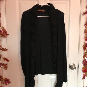 Black ruffled long pull-over